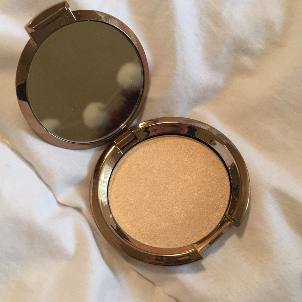 Becca highlighter
